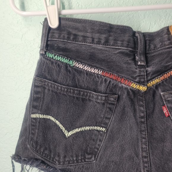 VINTAGE Levi's 501 Button Fly Cut Out Distressed Short Jeans Boyfriend - Picture 5 of 7